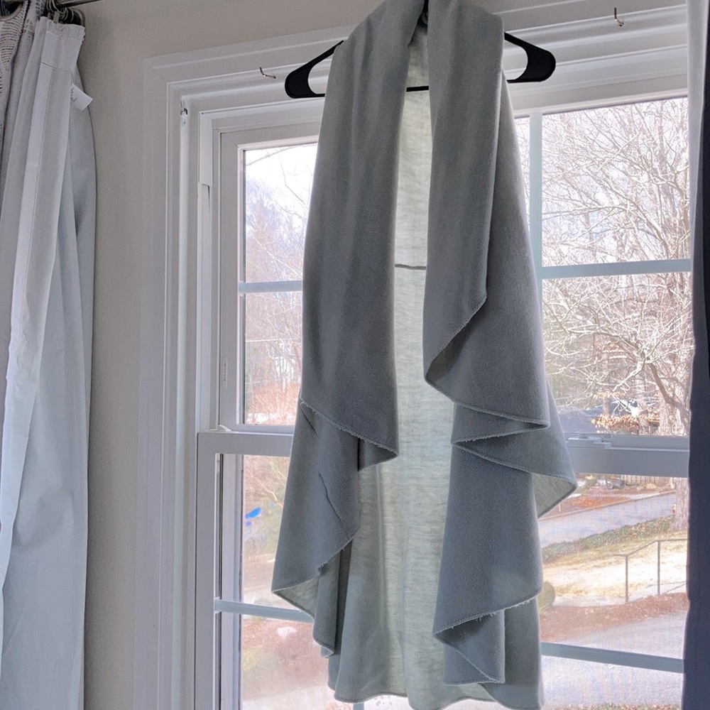 drape sweater vest